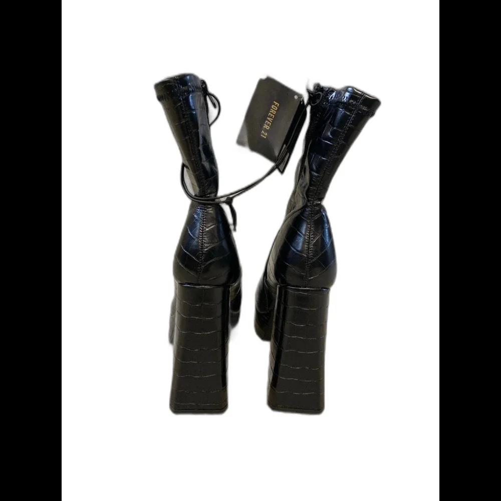 NWT Forever 21 Black Croc Embossed Faux Leather Platform Retro Chunky Heel 8